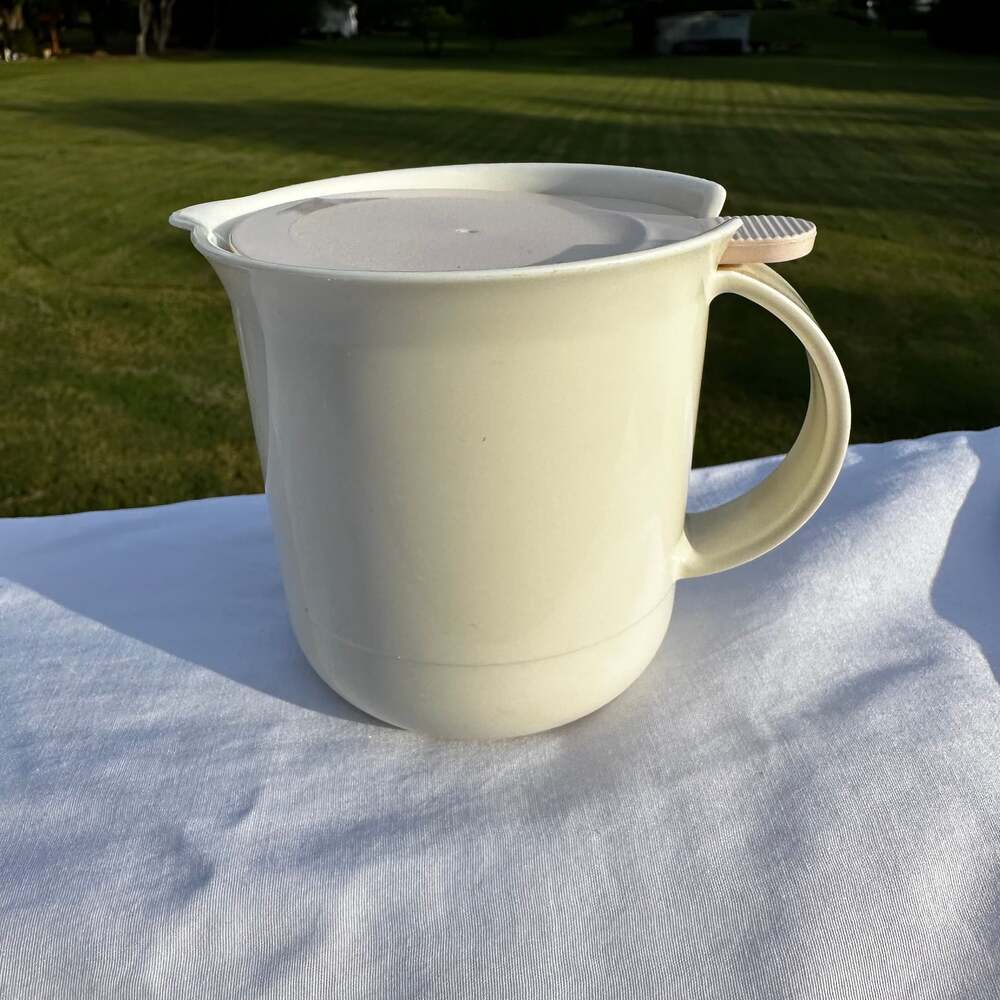 Vintage Tupperware 2309A-4 12 Oz Creamer With Lid